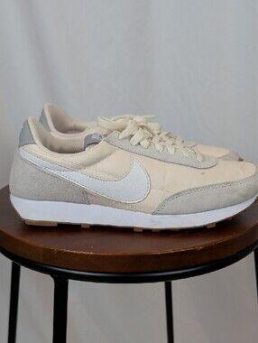 Nike Daybreak Pale Ivory Beige Vintage Retro Sneakers - Size 7.5